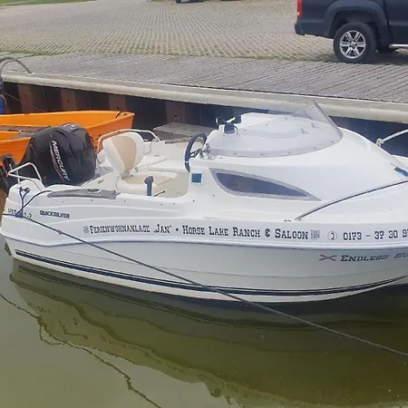 Apartment Zeesenboot Mit Moeblierter Terrasse